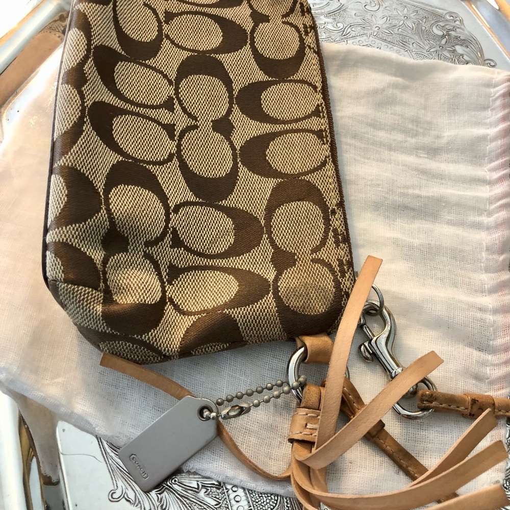 🔥Coach Wristlet🔥Brown & Beige-Coach Monogram. Perfect wristlet! - Picture 2 of 4
